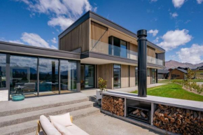 Mountain view modern - large home with bar & hot tub